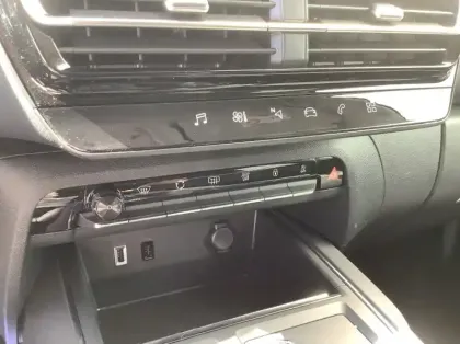 Photo 15 Citroën C5 aircross Hybride 145 e-DCS6 Max