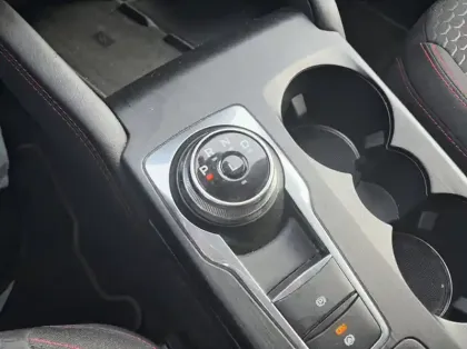 Photo 7 Ford Kuga Gén. III Ph2 ST-Line 5