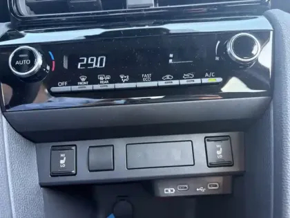 Photo 13 Toyota Yaris Hybride 1.5 HYBRID 130H DESIGN AUTO 2WD