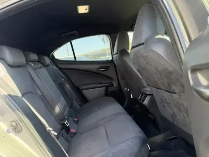 Photo 12 Lexus UX Gén. I Ph1 Premium Edition 5