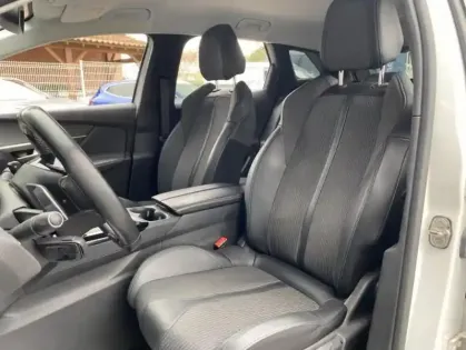 Photo 16 Peugeot 3008 II PureTech 130 S&S EAT8 Allure