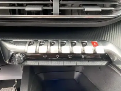 Photo 13 Peugeot 3008 II PureTech 130 S&S EAT8 Allure