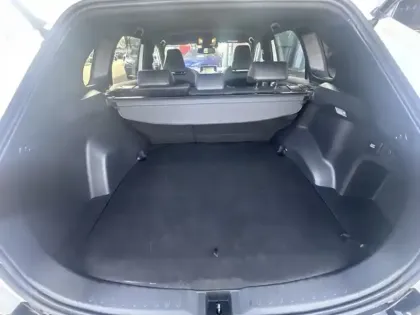 Photo 9 Toyota Rav4 Gén. V Ph1 Design Business 5