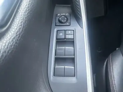 Photo 22 Toyota Rav4 Gén. V Ph1 Design Business 5