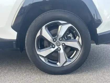 Photo 8 Toyota Rav4 Gén. V Ph1 Design Business 5