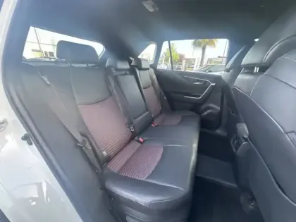 Photo 13 Toyota Rav4 Gén. V Ph1 Design Business 5