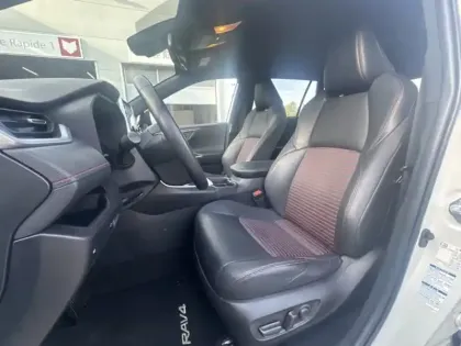 Photo 11 Toyota Rav4 Gén. V Ph1 Design Business 5