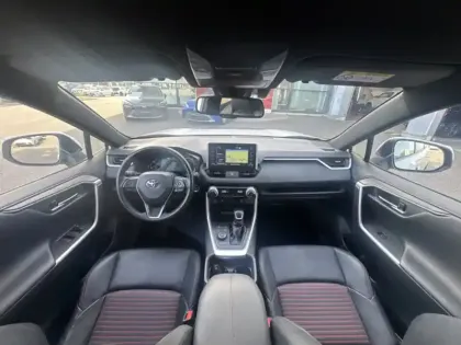 Photo 10 Toyota Rav4 Gén. V Ph1 Design Business 5