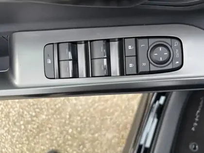 Photo 7 Toyota C-HR Design Grande Autonomie 77 kWh 224ch +