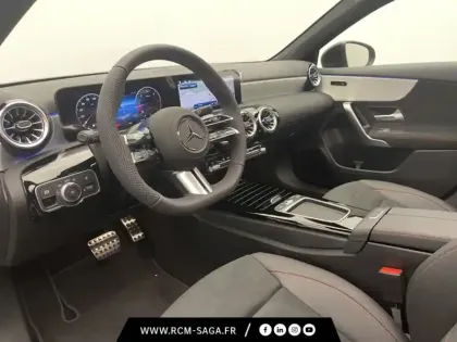 Photo 16 Mercedes Classe A 200 d AMG Line