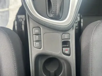 Photo 15 Toyota Yaris Hybride 116h Dynamic