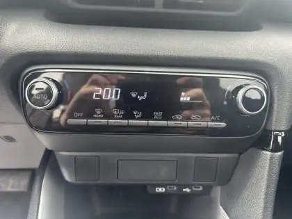 Photo 13 Toyota Yaris Hybride 116h Dynamic