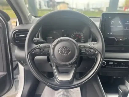 Photo 8 Toyota Yaris Hybride 116h Dynamic