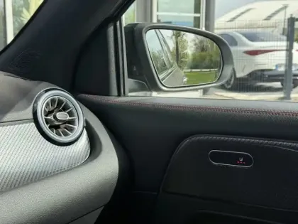 Photo 33 Mercedes GLA 180 AMG Line