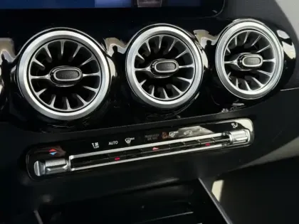 Photo 31 Mercedes GLA 180 AMG Line