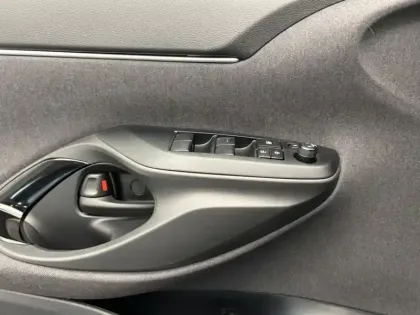 Photo 9 Toyota Yaris Hybride 1.5 HYBRID 130H DESIGN / PACK CARGO