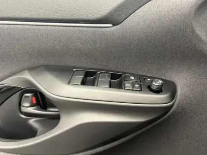 Photo 12 Toyota Yaris Hybride 1.5 HYBRID 130H DESIGN Cargo