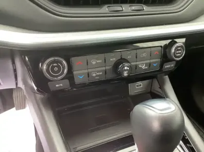 Photo 15 Jeep Compass 1.5 Turbo T4 130 ch BVR7 e-Hybrid Altitude