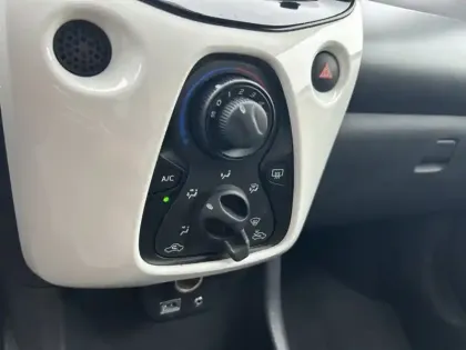 Photo 14 Toyota Aygo Gén. II Ph2 x-play 3