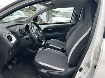 Photo 17 Toyota Aygo Gén. II Ph2 x-play 3