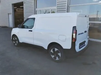 Photo 12 Ford Transit Courier Fourgonnette Electrique 100 kW 136ch batterie 46 kWh Trend