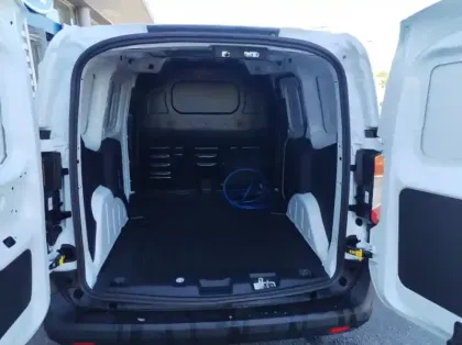 Photo 8 Ford Transit Courier Fourgonnette Electrique 100 kW 136ch batterie 46 kWh Trend