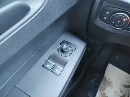 Photo 5 Ford Transit Courier Fourgonnette Electrique 100 kW 136ch batterie 46 kWh Trend