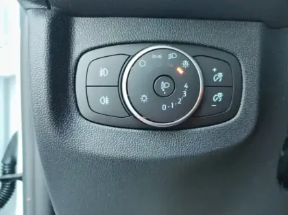 Photo 17 Ford Transit Courier Fourgonnette Electrique 100 kW 136ch batterie 46 kWh Trend