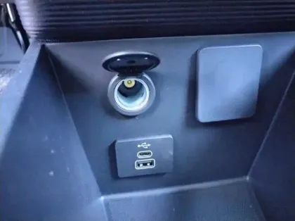 Photo 21 Ford Transit Courier Fourgonnette Electrique 100 kW 136ch batterie 46 kWh Trend