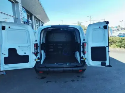 Photo 10 Ford Transit Courier Fourgonnette Electrique 100 kW 136ch batterie 46 kWh Trend