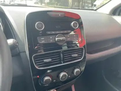 Photo 16 Renault Clio IV TCe 75 - Génération