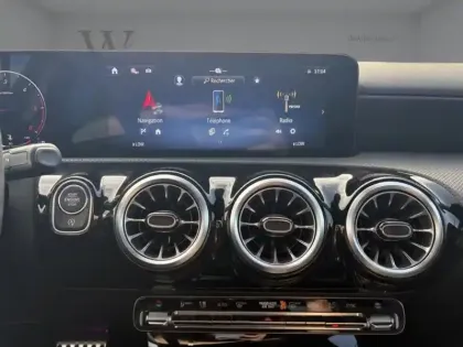 Photo 16 Mercedes Classe A 200 d AMG Line