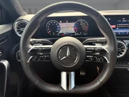 Photo 11 Mercedes Classe A 200 d AMG Line