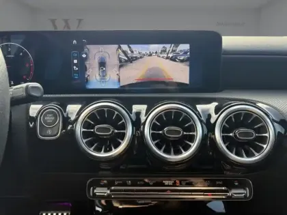 Photo 18 Mercedes Classe A 200 d AMG Line