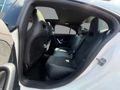 Photo 15 Mercedes CLA 200 d AMG Line