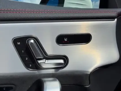 Photo 18 Mercedes CLA 200 d AMG Line