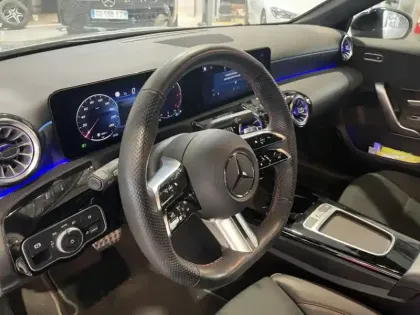 Photo 12 Mercedes Classe A 200 d AMG Line