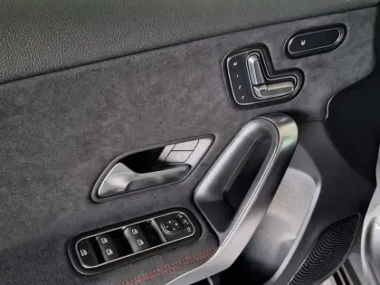 Photo 14 Mercedes Classe A 200 d Star Edition