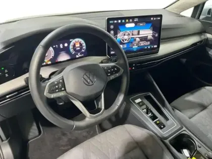 Photo 8 Volkswagen Golf 1.5 eHybrid 204 DSG6 VW Edition