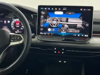 Photo 9 Volkswagen Golf 1.5 eHybrid 204 DSG6 VW Edition