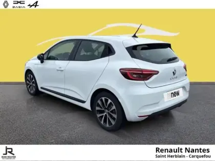 Photo 5 Renault Clio  1.6 E-Tech hybride 145ch Equilibre