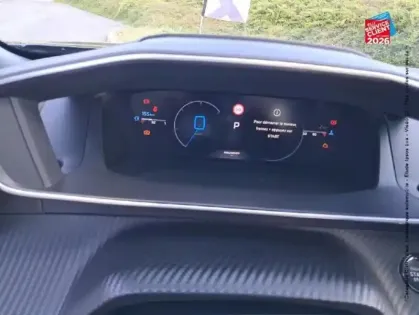 Photo 13 Peugeot 2008  1.2 Hybrid 145ch GT e-DCS6