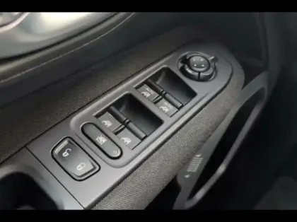 Photo 14 Jeep Renegade  1.6 MultiJet S&S 95ch South Beach