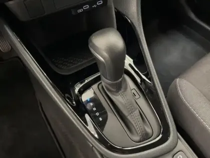 Photo 10 Toyota Yaris  116h Design 5p MC24