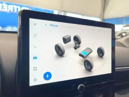 Photo 9 Toyota Yaris  116h Design 5p MC24