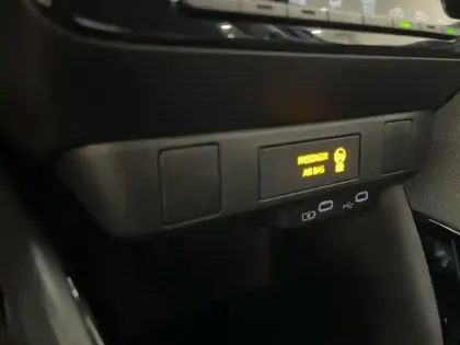 Photo 12 Toyota Yaris  116h Design 5p MC24