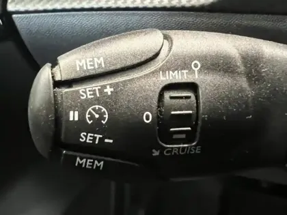 Photo 11 Peugeot 208  e- 136ch Active