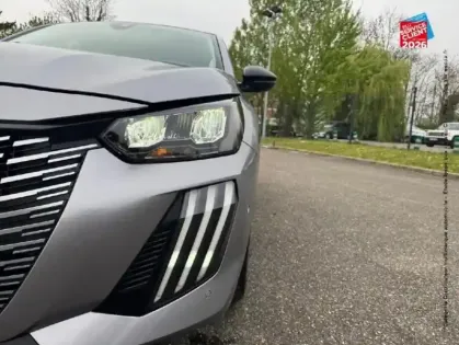 Photo 12 Peugeot 208  1.2 100ch S/S Allure Camera GPS