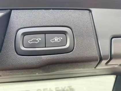 Photo 12 Volvo Xc60  B4 AdBlue 197ch R-Design Geartronic