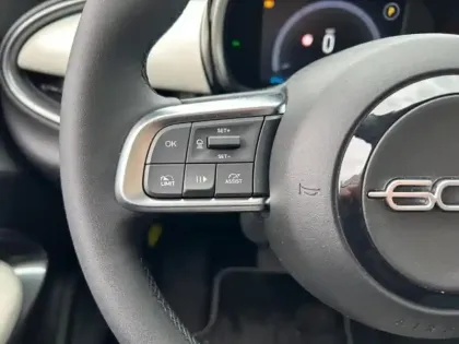 Photo 10 Fiat 600  e 156ch 54kWh La Prima